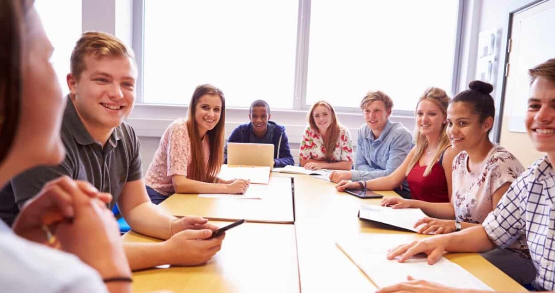 Students learning French and German languages
